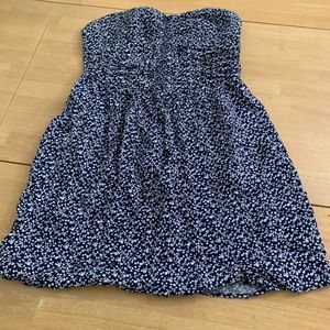 Adorable strapless dress
